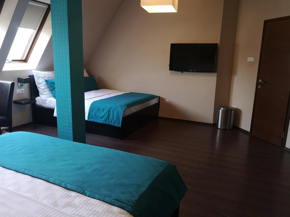 Tiszakécske Parton Hotel & Bowling מראה חיצוני תמונה