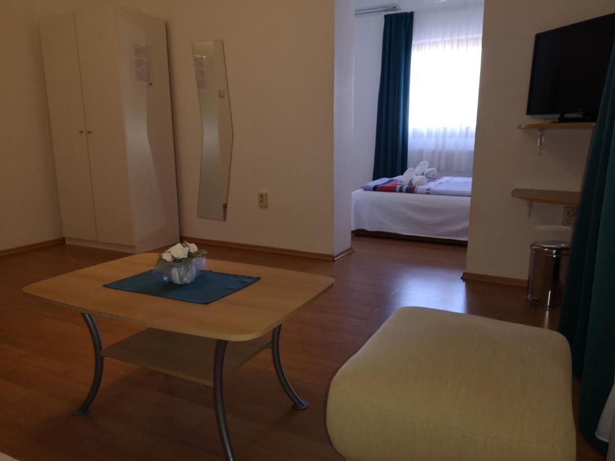 Tiszakécske Parton Hotel & Bowling מראה חיצוני תמונה