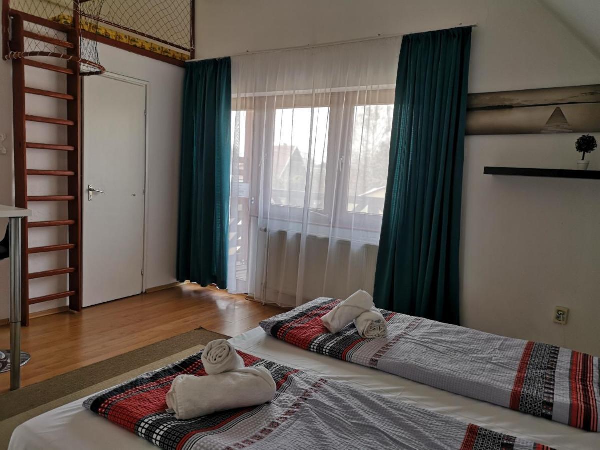 Tiszakécske Parton Hotel & Bowling מראה חיצוני תמונה